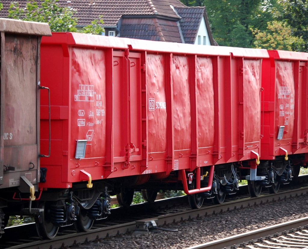 Offener G�terwagen mit vier Rads�tzen der DB/Schenker Group eingestellt mit der Nr. 31 RIV 80 D-DB 5369 193-3 Eaos-x 075, 11.09.08 Berlin-Karow.