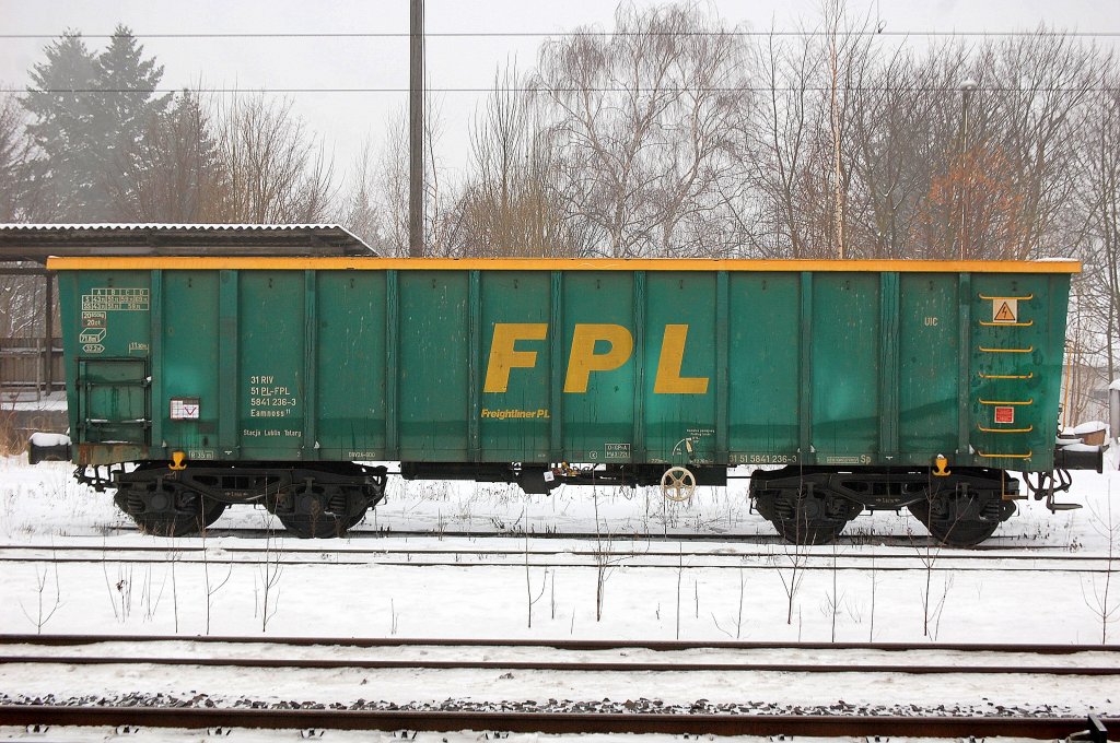 Offener G�terwagen der polnischen Fa. FPL eingestellt mit der Nr. 31 RIV 51 PL-FPL 5841 236-3 Eamnoss 11 Stacja Lublin Tatary abgestellt am 23.12.10 Berlin-Blankenburg.