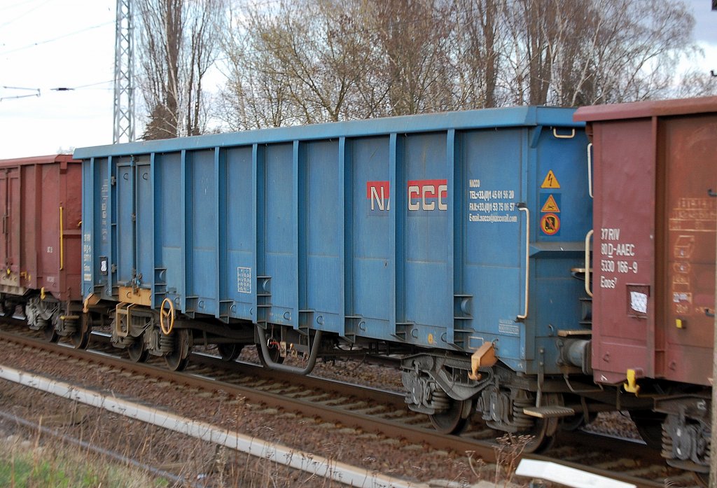 Offener G�terwagen vom Wageneinsteller NACCO eingestellt in Deutschland mit der Nr. 37 RIV 80 D-NACCO 5377 195-2 Eanos Bahnhof: PARIS LA CHAPELLE am 05.04.12 Berlin-Karow.