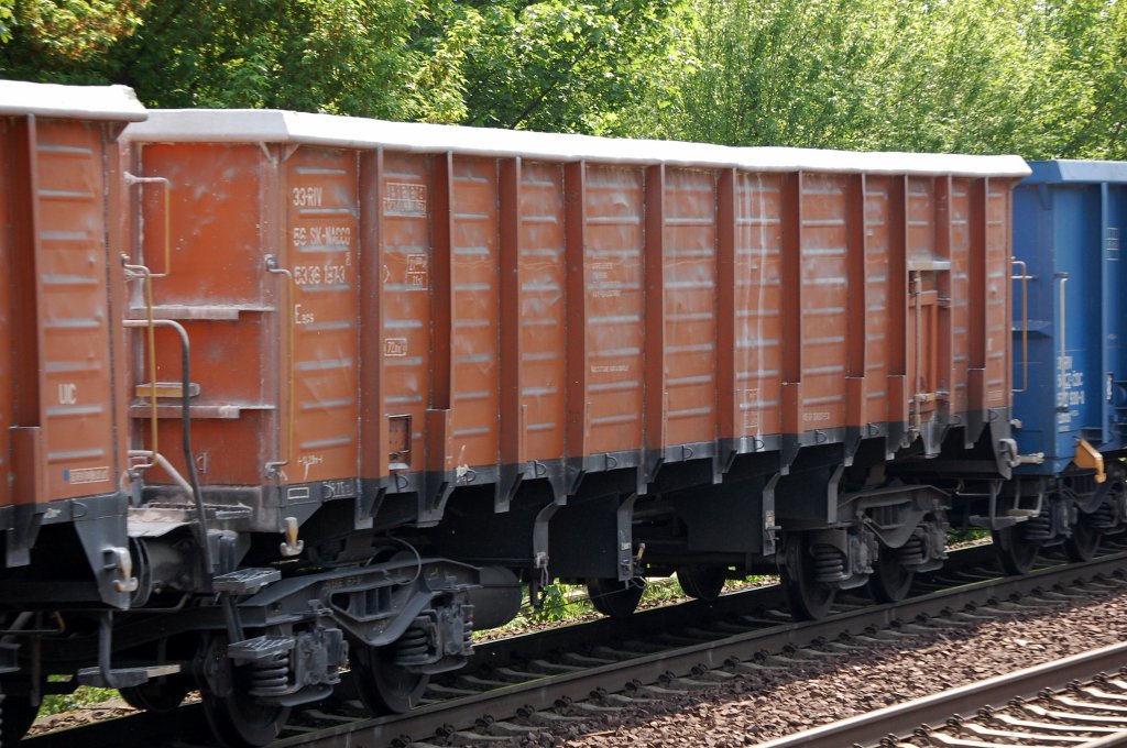 Offener G�terwagen vom Wageneinsteller NACCO eingestellt in der Slowakei mit der Nr. 33 RIV 56 SK-NACCO 5336 187-3(P) Eaos, 30.04.09 Berlin-Karow.