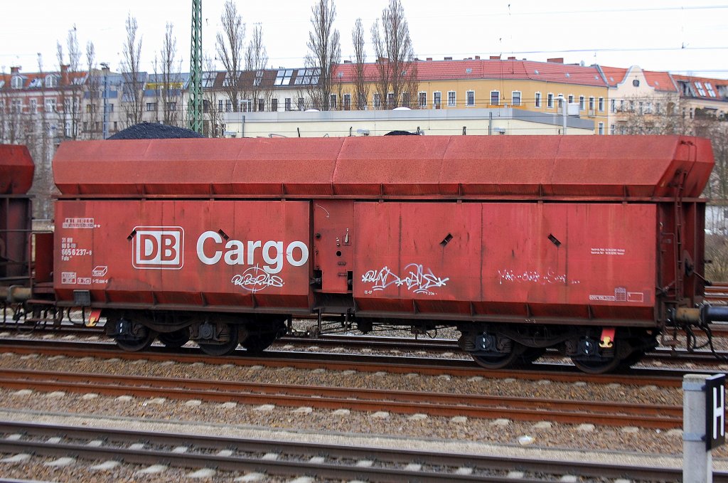 Offener Sch�ttgutwagen der DB mit Kohle bef�llt, eingestellt mit der Nr. 31 RIV 80 D-DB 665 6 237-8 Fals 164, Ganzzug im Gbf. Berlin-Moabit am 29.03.10 