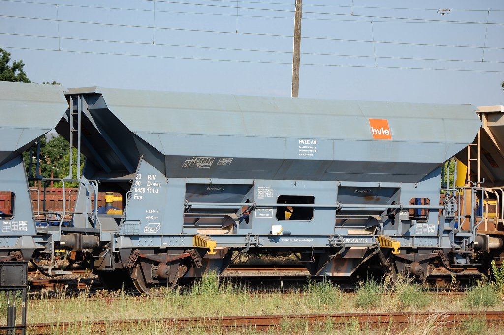Offener Sch�ttgutwagen der hvle eingestellt mit der Nr. 23 RIV 80 D-HVLE 6450 111-3 Fcs, 08.06.08 Oranienburg.