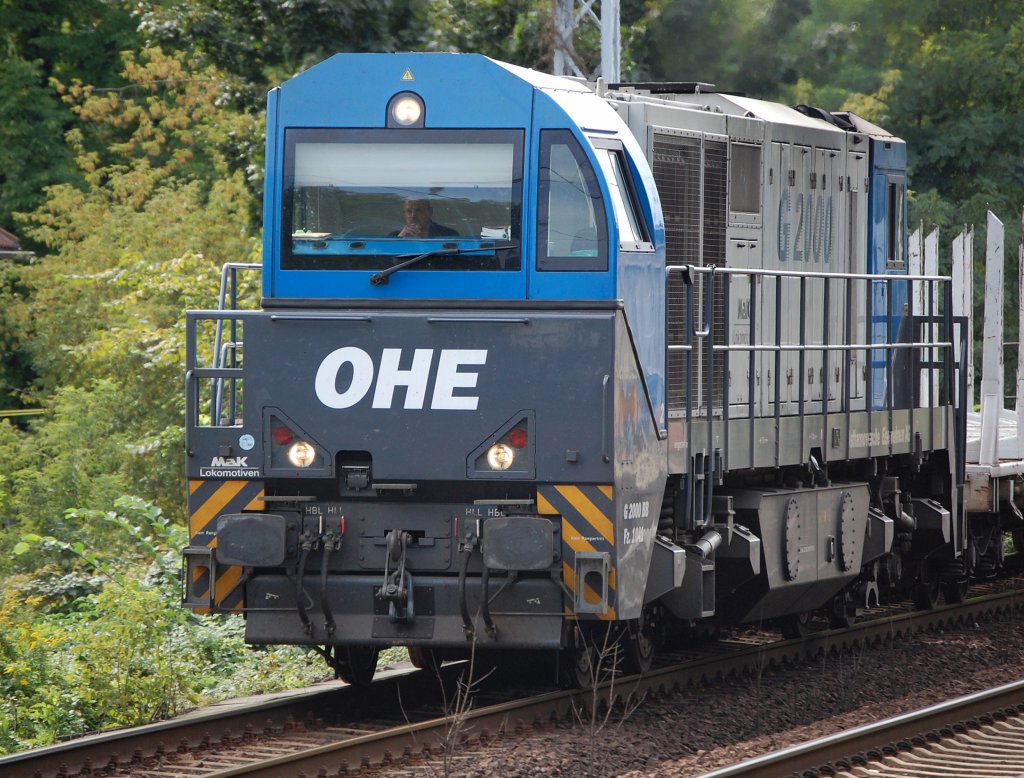 OHE 1041 eine asynchrone MaK G 2000 BB, (92 80 1273 013-3, VSFT Bj.2002) geleast �ber Alpha Trains mit einem Leerzug Drehgestellflachwagen F�r Holztransporte Richtung Bernau, 10.09.08 Berlin-Karow.