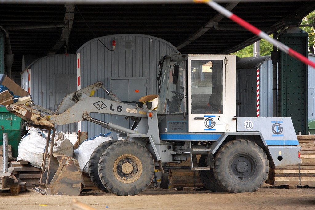 O&K L6 am 06.09.09 beim Neubau Hochbahn der U-Bahn Sch�nhauser Allee.
