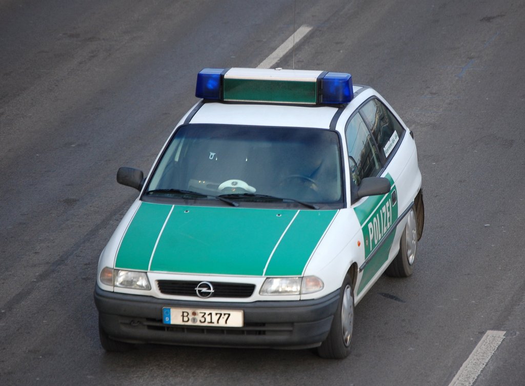 Opel Astra Funkstreifenwagen der Berliner Polizei, 14.01.09 Berliner Stadtautobahn H�he Knobelsdorffstr.