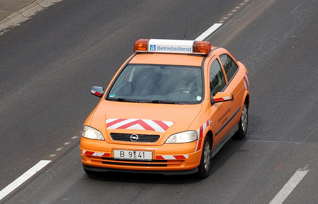 Opel Typ? Betriebsdienst zur Stra�en�berwachung vom Land Berlin, 08.09.10 Berliner Stadtautobahn H�he Knobelsdorffstr.
