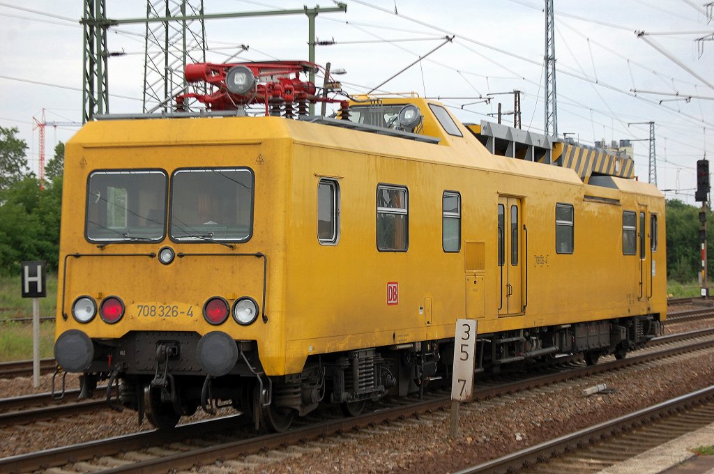 ORT 708 326-4 am 07.06.12 Bhf. Flughafen Berlin-Sch�nefeld.