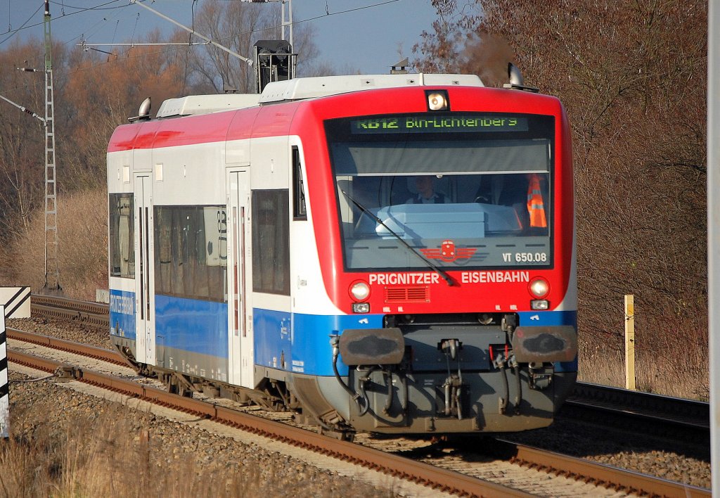 PEG VT 650.08 (95 80 0650 569-6 D-�EG, Stadler Bj.2003)als RB12 Richtung Berlin-Lichtenberg, 05.12.09 M�hlenbeck-M�nchm�hle.  
