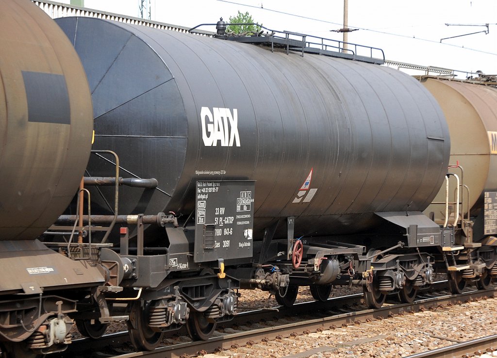 Polnischer Heizoelkesselwagen der polnischen GATX eingestellt mit der Nr. 33 RIV 51 PL-GATXP 7880 841-6 Zaes 3091 am 30.04.12 Bhf. Flughafen Berlin-Sch�nefeld.