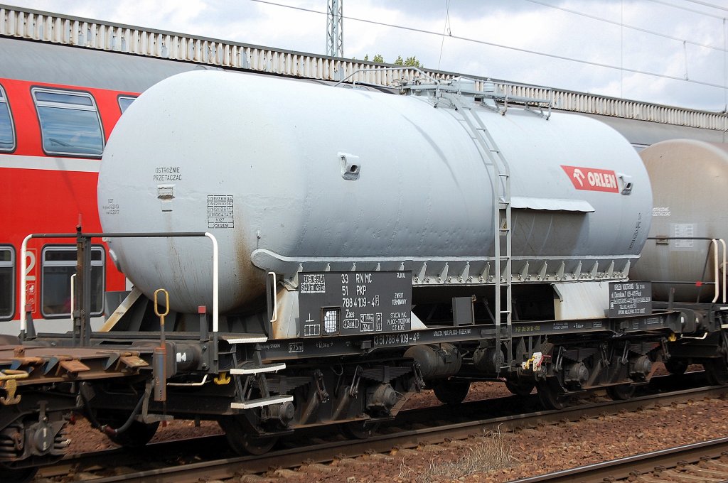 Polnischer Kesselwagen der Fa. ORLEN mit der Nr. 33 RIV MC 51 PKP 788 4 109-4 Zaes f�r Glykol-Transporte, 18.08.10 Bhf. Flughafen Berlin-Sch�nefeld.