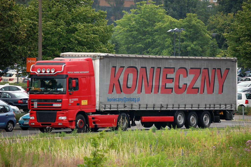 Polnischer Sattelzug, ein DAF XF 95.480 am 04.07.13 Berlin-Marzahn.