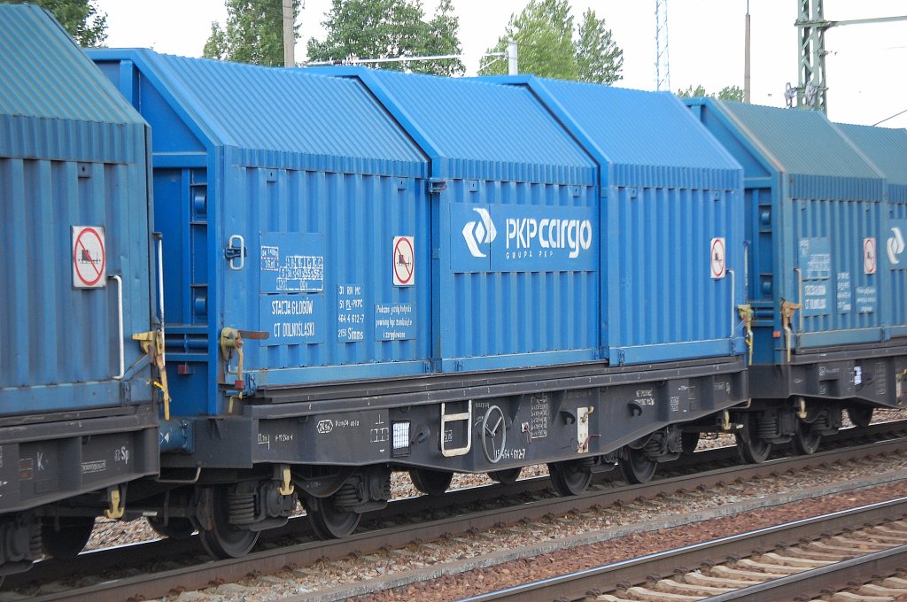 Polnischer Teleskophaubenwagen der PKP Cargo in blau eingestellt mit der Nr. 31 RIV MC 51 PL-PKPC 464 4 612-7 Simms 2151, 11.07.11 Bhf. Flughafen Berlin-Sch�nefeld.