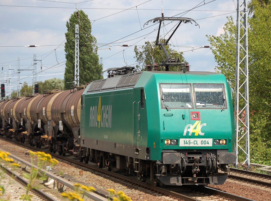 R4C 145-CL 004 (91 80 6145 095-6 D-RFCDE, Bj.2000) mit Kesselwagenzug Richtung Karower Kreuz Berlin, 15.07.09 Berlin-Karow.