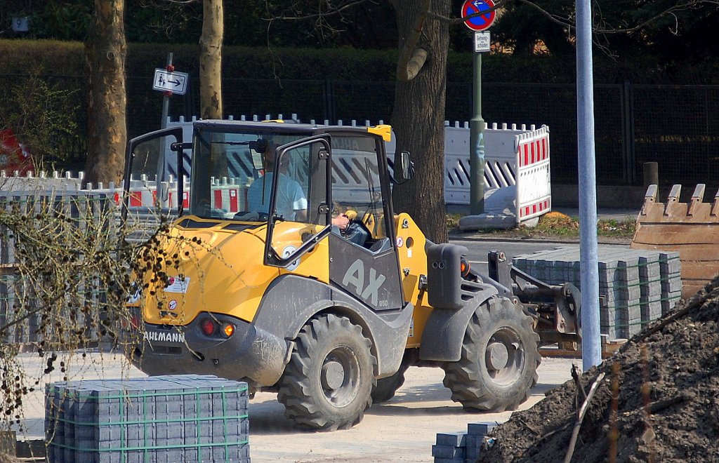 Radlader AHLMANN AX 850 am 22.04.13 Berlin-Karow.
