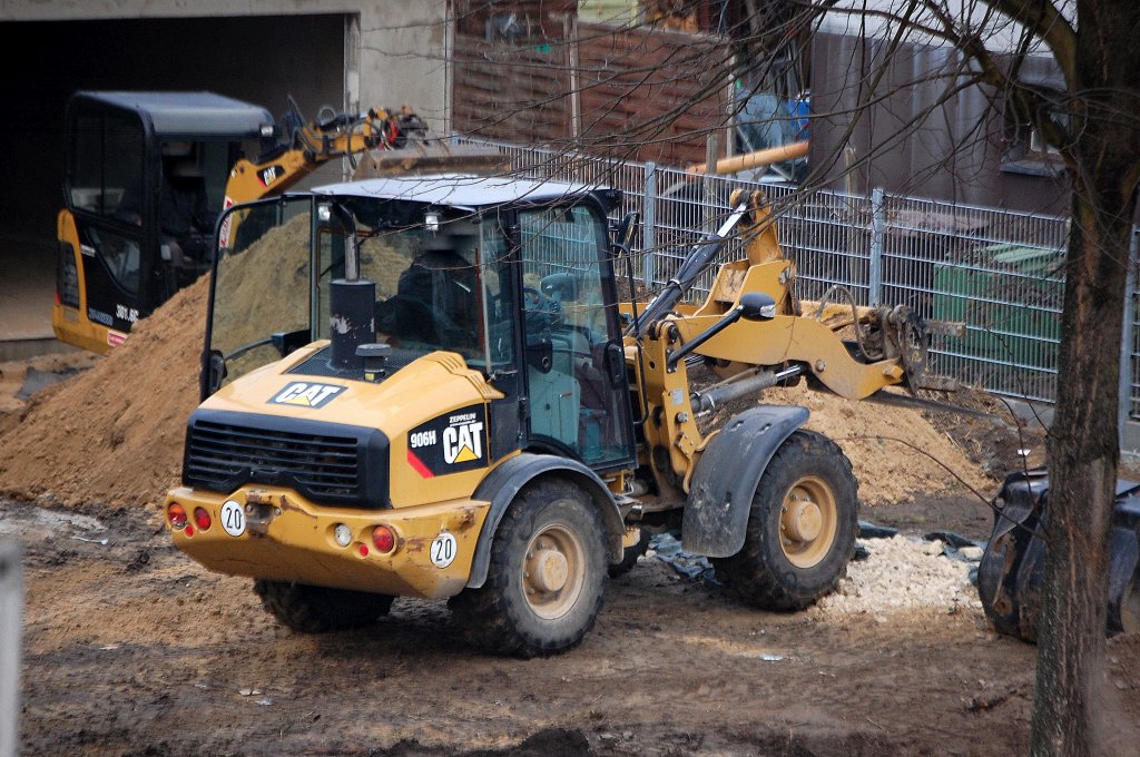 Radlader Cat 906H (Leasingbaumaschine) am 24.11.11 Berlin-Karow.