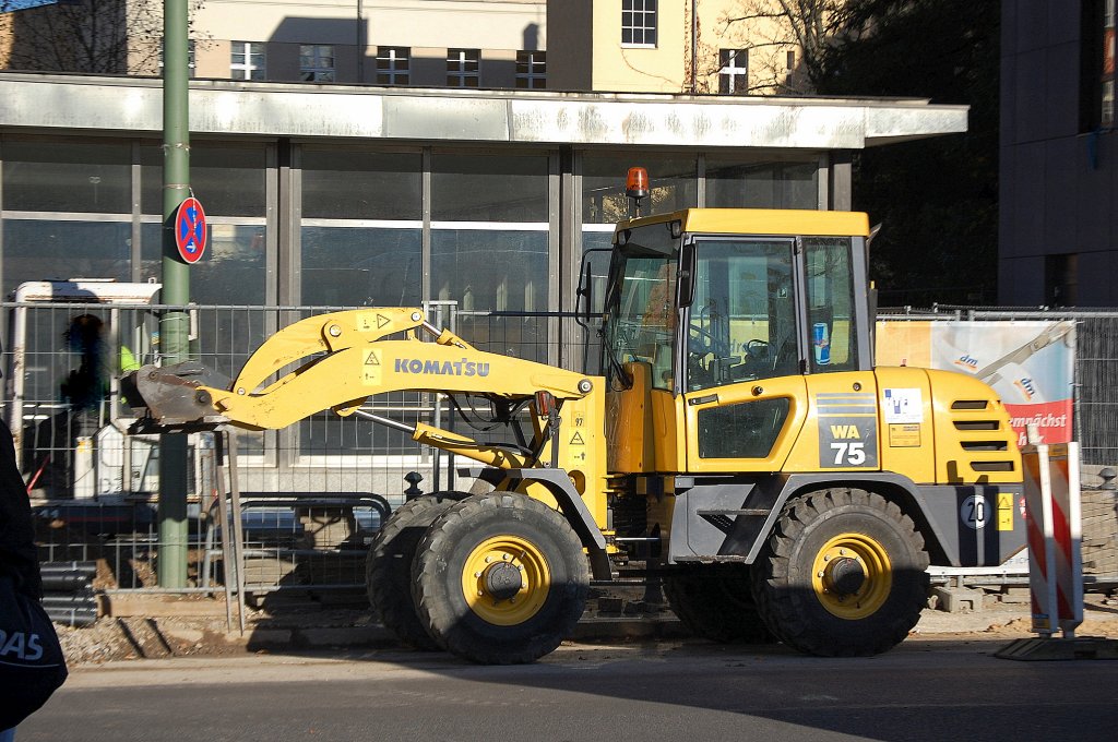 Radlader KOMATSU WA 75, 26.10.12 Berlin-Pankow.