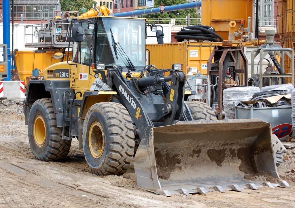 Radlader KOMATSU WA250PZ, 08.07.08 Gro�baustelle Berlin Mitte Hack.Markt.