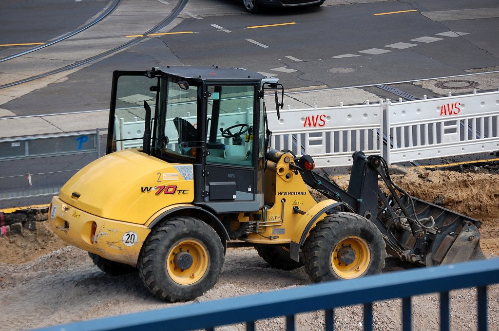 Radlader NEW HOLLAND W70TC  am 27.06.11 Berlin-Adlershof.