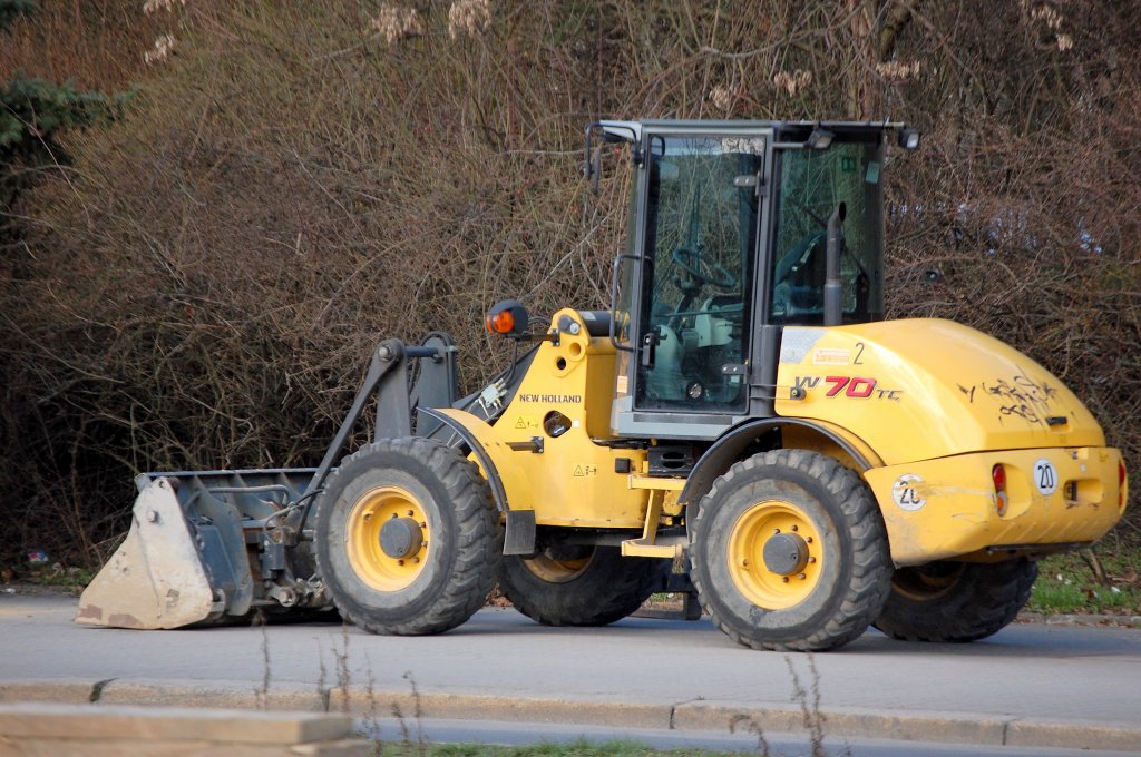 Radlader NEW HOLLAND W70TC am 20.03.09 Berlin Greifswalder Str.