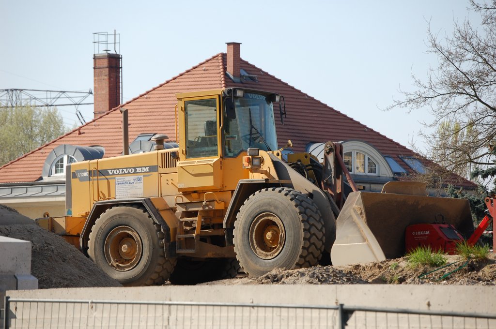 Radlader VOLVO BM L120C der Fa WINZLER am 27.04.08 Berlin-Treptow.
