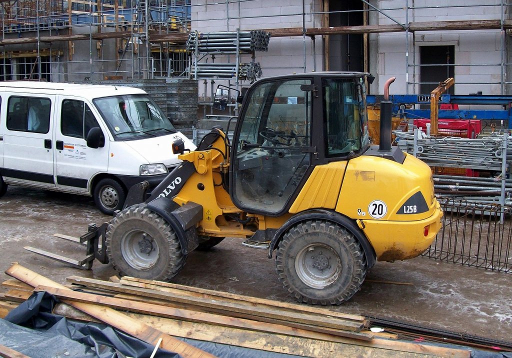 Radlader VOLVO L25B am 0.01.08 Berlin-Janowitzbr�cke.