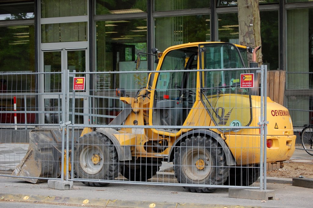 Radlader VOLVO L30 bzw. L35? der Fa OEVERMANN, Berlin-Mitte 08.07.08