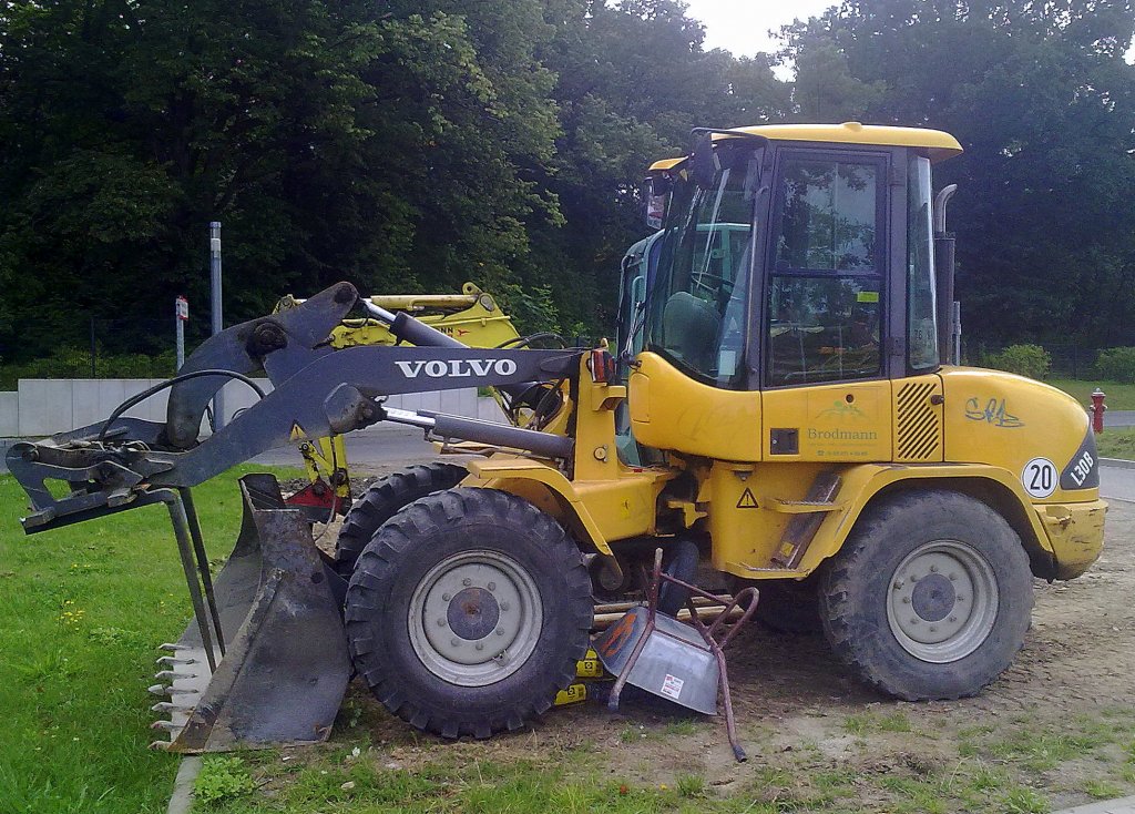 Radlader VOLVO L30B der Fa. Brodmann, August 2011 Berlin-Buch. 