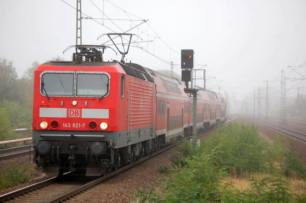 RB10 nach Nauen mit 143 821-7 am 11.10.12 Bhf. Berlin-Jungfernheide.