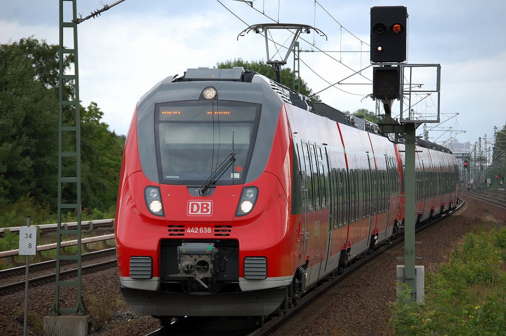 RB10 nach Nauen mit Doppeltraktion 442 638 + 442 334 bei der Einfahrt Bhf. Berlin-Jungfernheide, 26.06.13