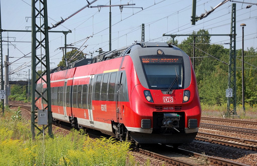 RB22 mit 442 129 bei der Einfahrt im Bhf. Flughafen Berlin-Sch�nfeld, 27.07.12