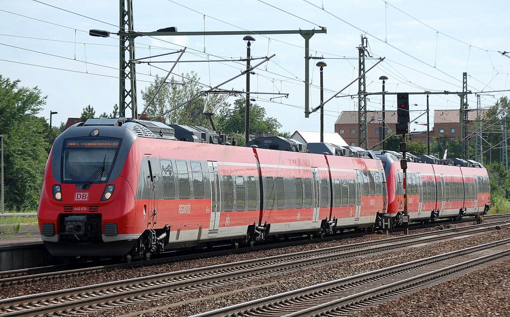 RB22 mit 442 631 + 442 619 bei der Einfahrt im Bhf. Flughafen Berlin-Sch�nefeld.
