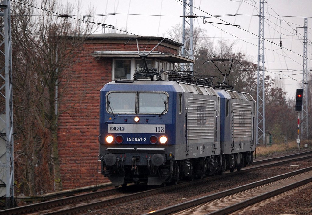 RBH 103/143 041-2 (91 80 6143 041-2 D-RBH, LEW Bj.1985) + RBH 101/143 874-6 (91 80 6143 874-6 D-RBH, LEW Bj. 1989) als Doppeltraktion Richtung Bernau am 31.08.09 Berlin-Karow.
