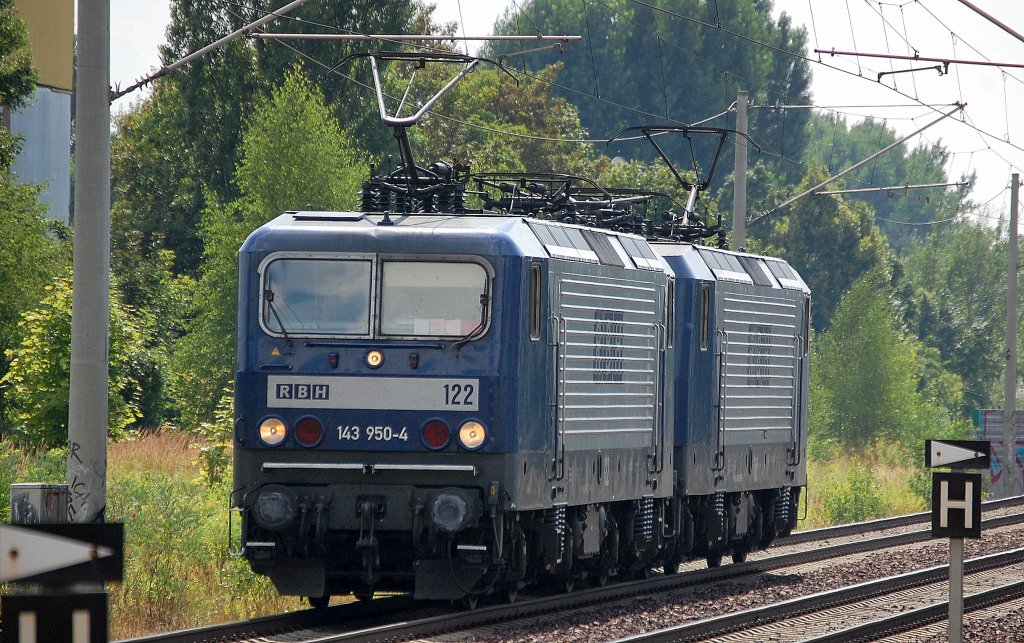 RBH Doppeltraktion mit 122/143 950-4 + 102/143 069-3 Richtung Berlin-Blankenburg, 05.08.13 Berlin-Pankow.
