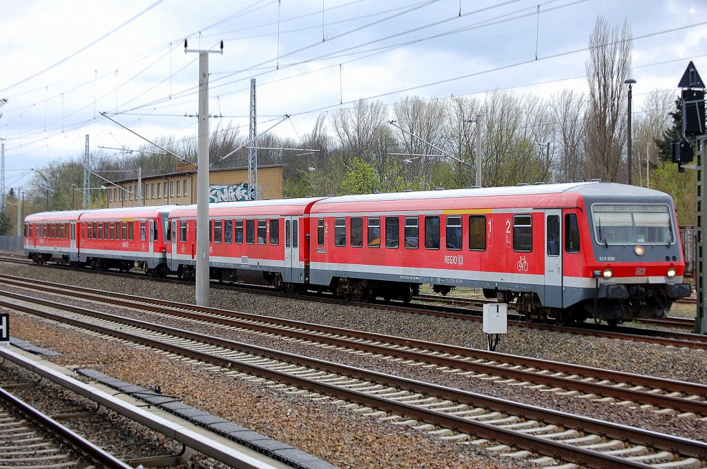 RE 3 nach Eberswalde Hbf. mit 928 658 + 628 647 am 07.04.11 Berlin-Blankenburg.
