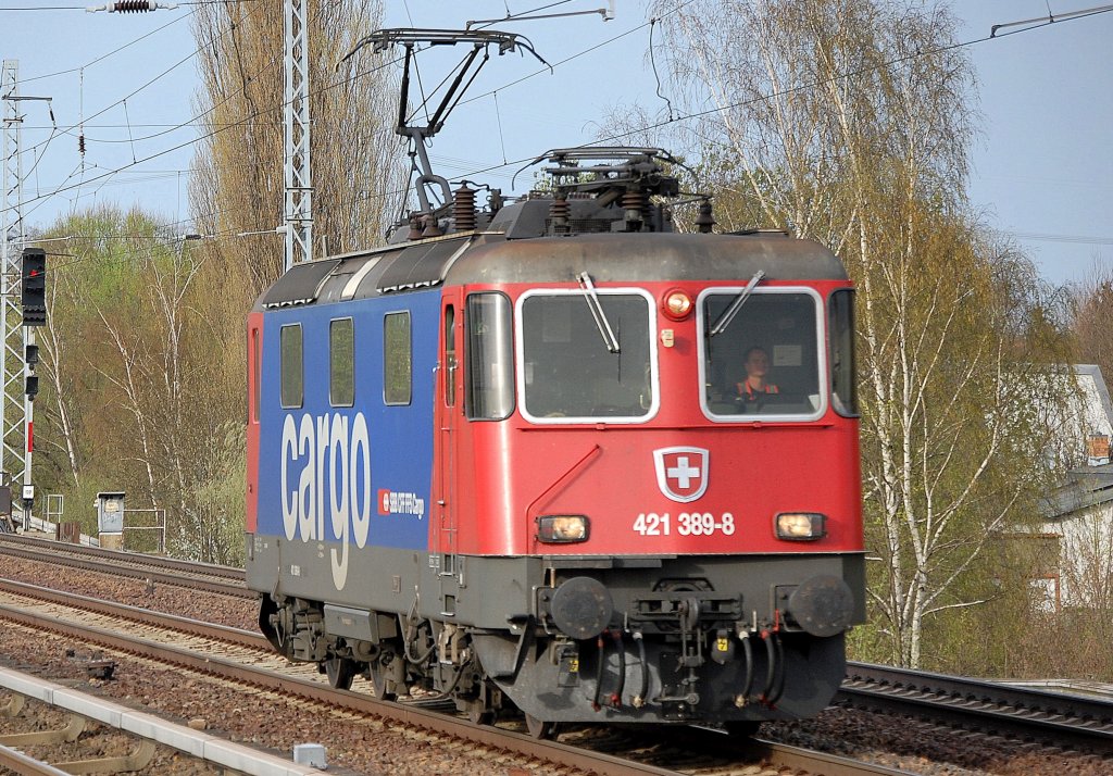 Re 421 389-8 am Abend auf dem R�ckweg, 11.04.11 Berlin-Karow.