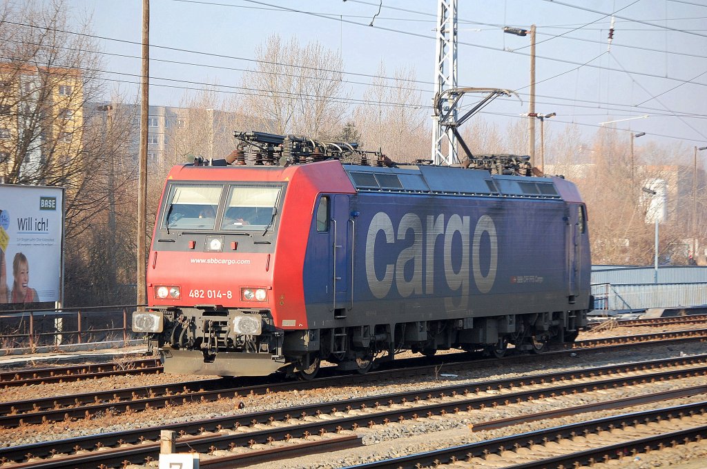 Re 482 014-8 Richtung Berlin-Lichtenberg, 22.02.11 Berlin Greifswalder Str.