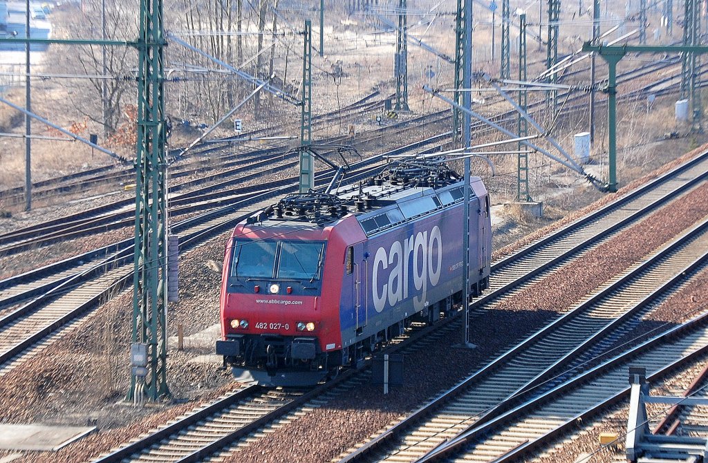 Re 482 027-0 Richtung Berlin Wedding, 03.03.11 Berliner Westhafen Putlitzbr�cke.