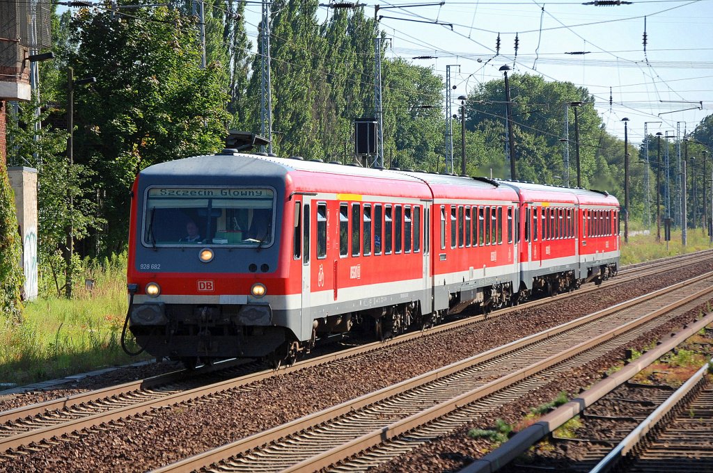 Re nach Szczecin Glowny mit 928 682/628 650 am 24.07.12 Berlin-Buch.