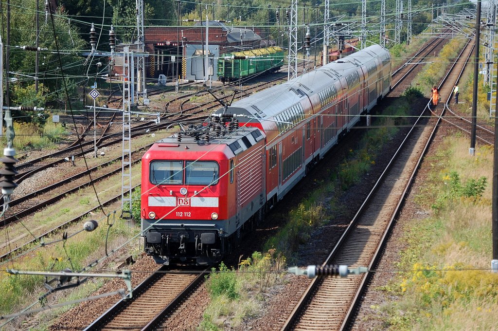RE1 mit 112 112 bei der Durchfahrt in Elstal am 10.09.12 