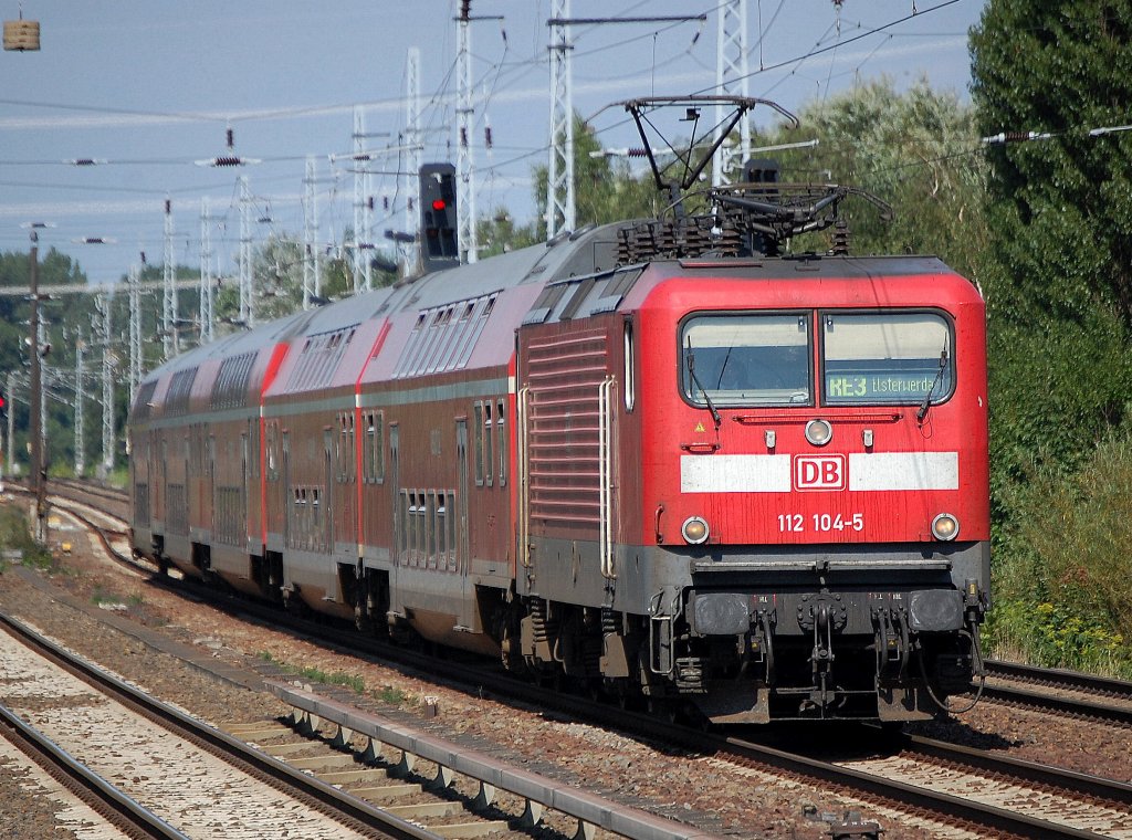 RE3 mit 112 104-5 Richtung Elsterwerda, n�chster halt Berlin-Gesundbrunnen, 21.08.10 Berlin-Karow.