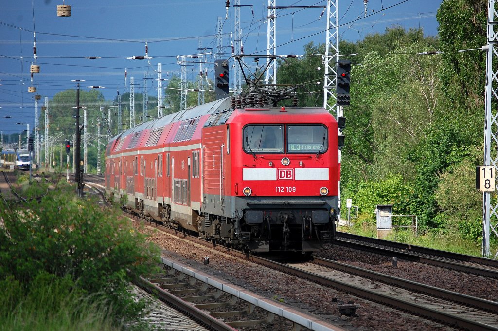 RE3 mit 112 109 Richtung Elsterwerda, 28.05.13 Berlin-Karow.