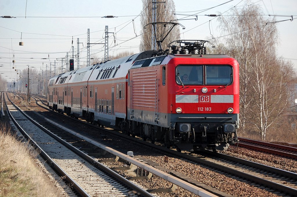 RE3 mit 112 183 Richtung W�nsdorf-Waldstadt, 26.03.12 Berlin-Karow.