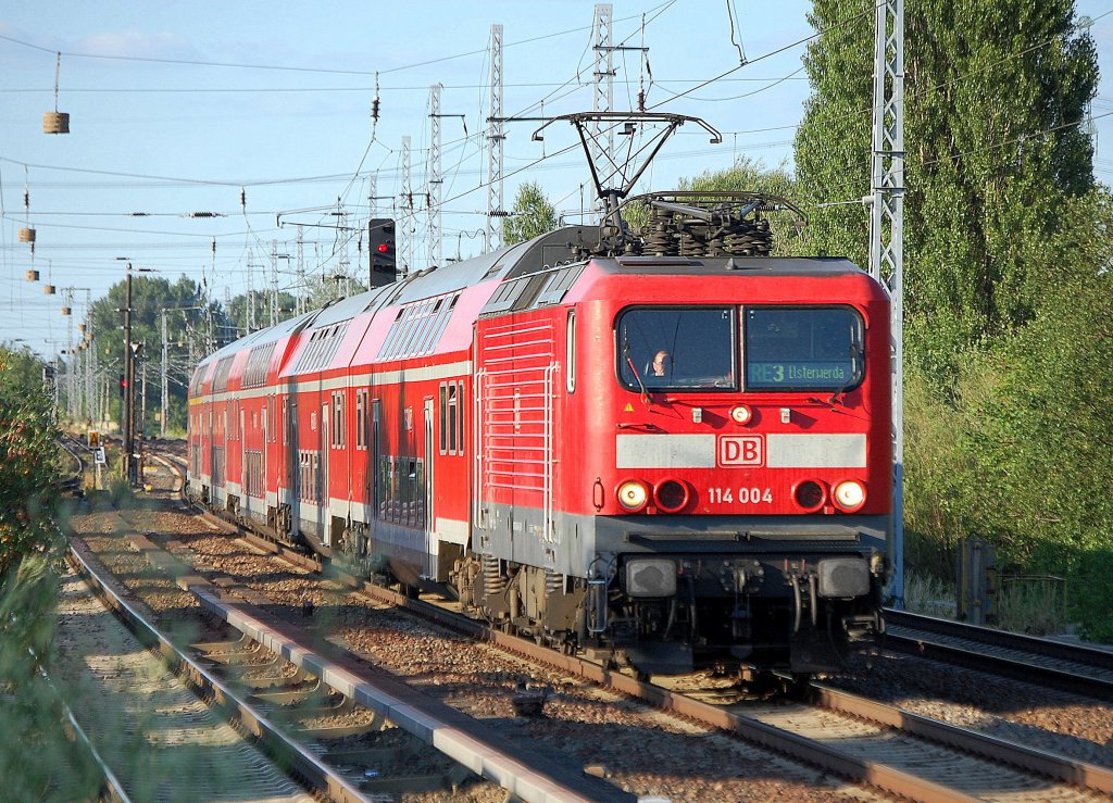 RE3 mit 114 004 Richtung Elsterwerda, n�chster Halt Berlin-Gesundbrunnen, 07.07.10 Berlin-Karow