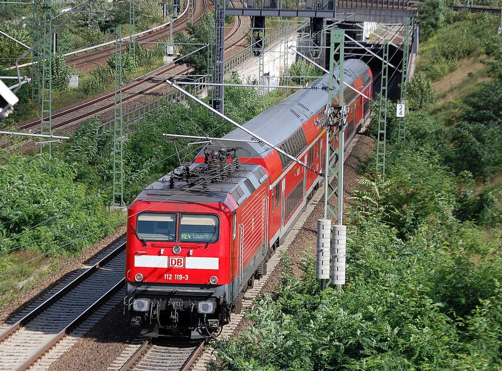 RE4 mit 112 119-3 als Schiebelok Richtung Ludwigsfelde, n�chster Halt Berlin Hbf.(tief), 15.09.10 Berlin-Westhafen.