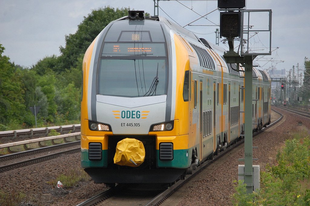 RE4 nach Rathenow mit ODEG-KISS ET 445.105 bei der Einfahrt Bhf. Berlin-Jungfernheide, 26.06.13