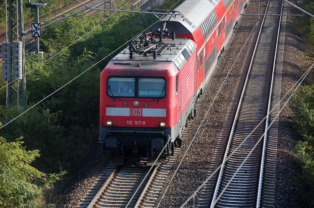 RE4 nach Wittenberge mit 112 107-8 Richtung Berlin-Jungfernheide, 20.10.11 Berlin Putlitzbr�cke.