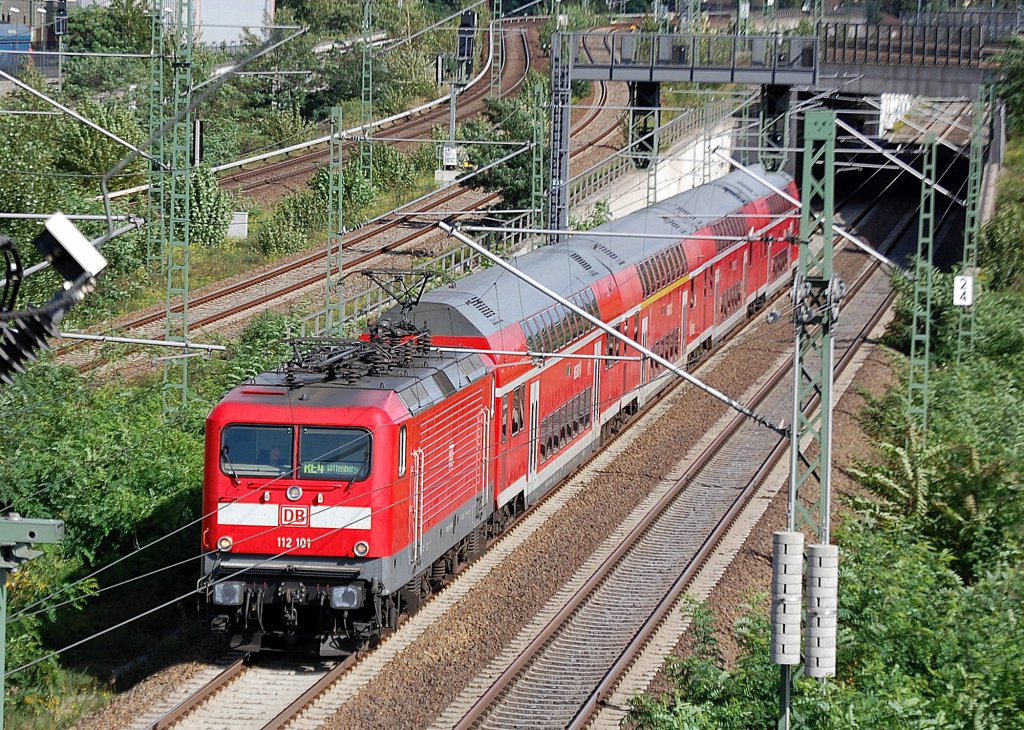 RE4 Richtung Wittenberge mit 112 101 am 15.09.10 Berlin-Westhafen.