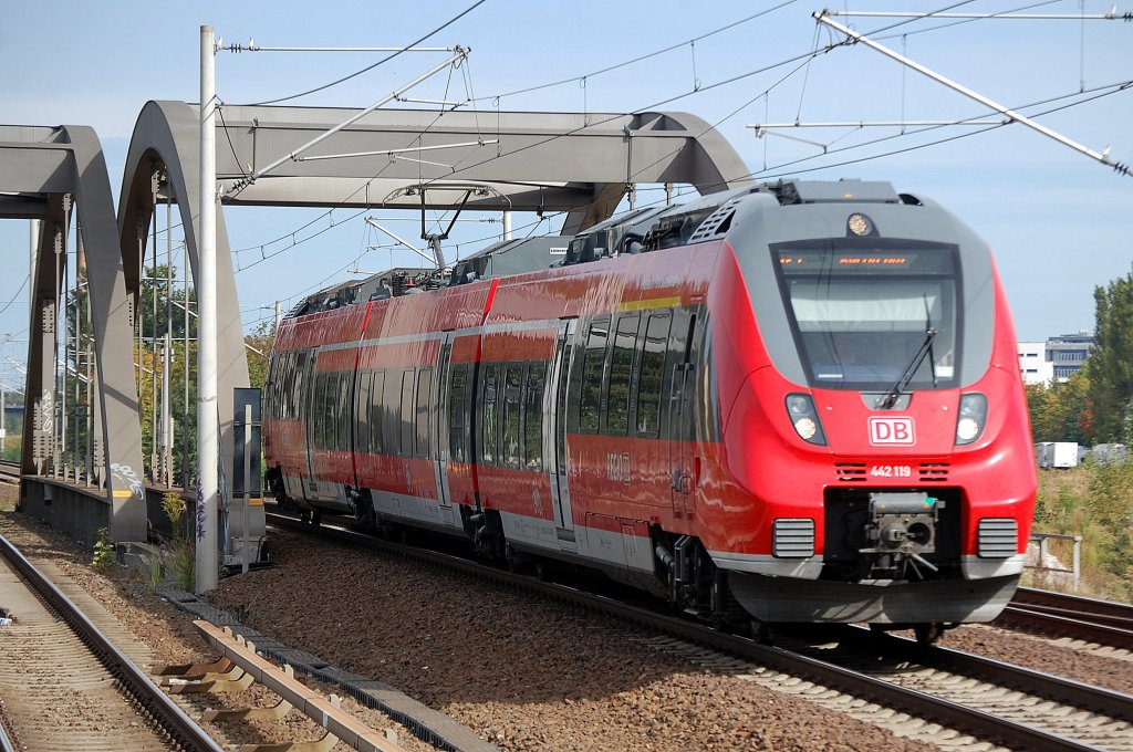 RE5 mit 442 119 Richtung Berlin-Gesundbrunnen, 26.09.12 Berlin-Pankow. 