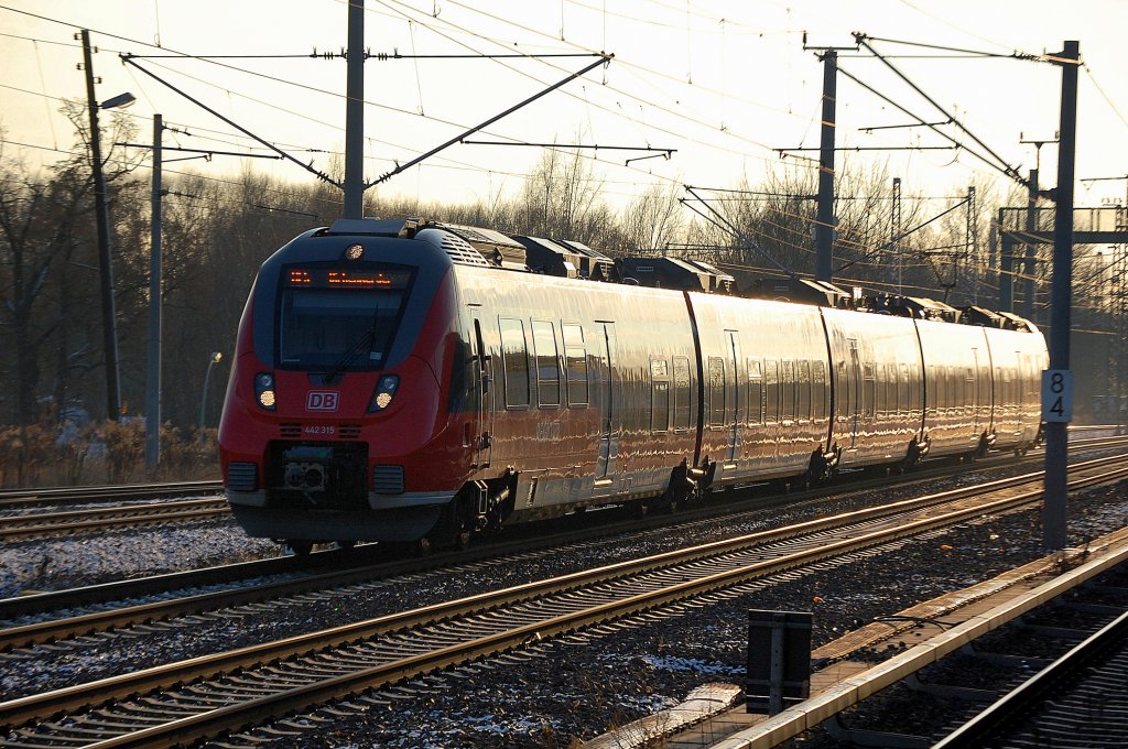 RE5 mit 442 315 am 03.12.12 Berlin-Blankenburg.