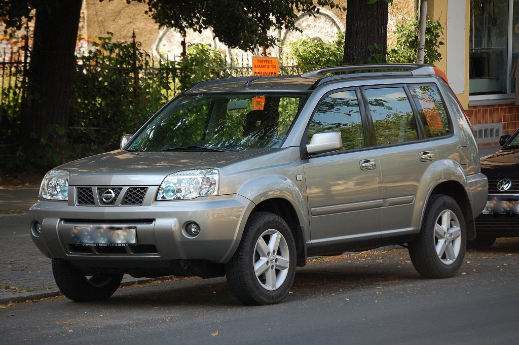 Relativ h�ufig und beliebt, der SUV Nissan X-Trail, 14.07.10 Berlin-Pankow.